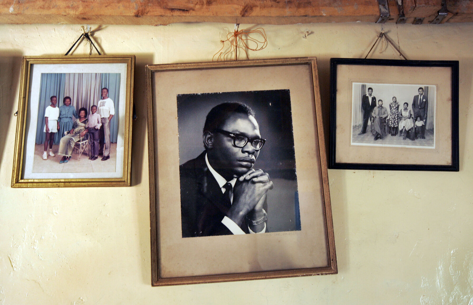 1982: Barack Hussein Obama Sr.